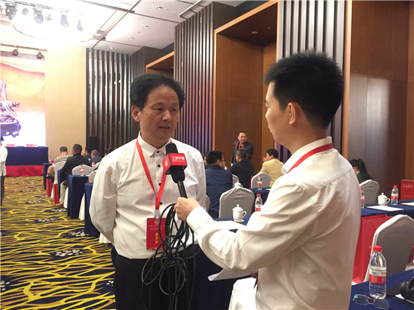 傳承非遺 雕繪未來(lái)——匯才紅木董事長(zhǎng)參加中國(guó)非遺保護(hù)協(xié)會(huì)木雕專委會(huì)成立大會(huì)