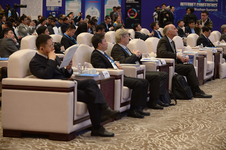 三屆峰會(huì)的紅木緣