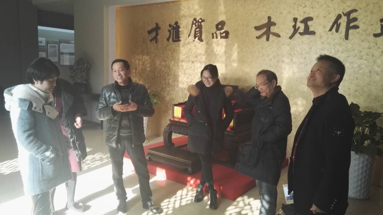 桐鄉(xiāng)市“誠(chéng)信守法示范企業(yè)”考核組蒞臨匯才紅木考核指導(dǎo)