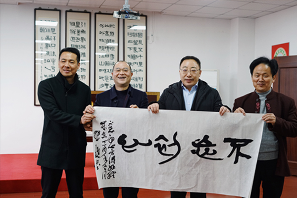 嘉興市委常委、副市長鮑九生蒞臨匯才紅木調(diào)研指導(dǎo)